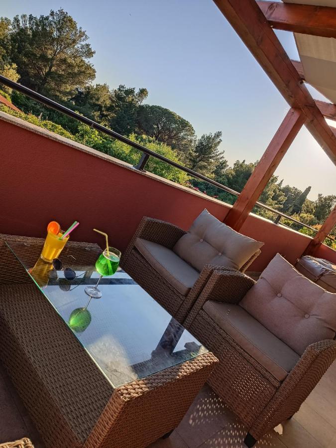 Апартаменты Apartman Brigita Биоград-на-Мору Экстерьер фото
